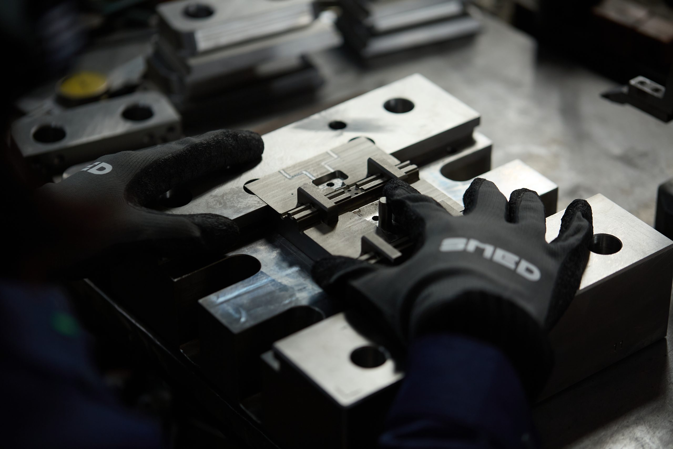 door hinges manufacturer